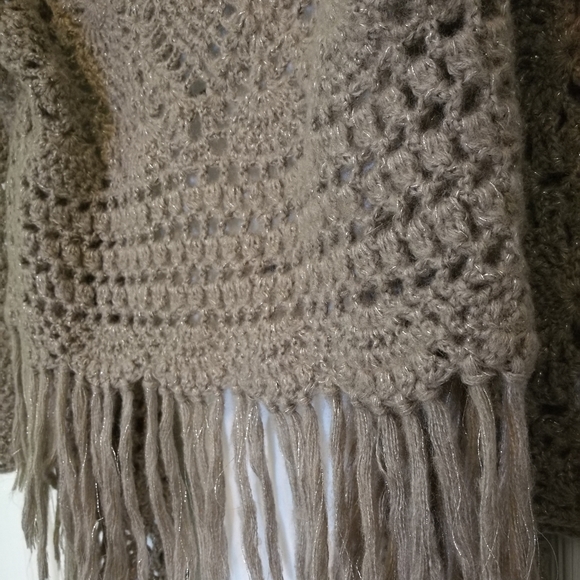 XS BETTE PAIGE Metallic Knit Poncho Sweater - Picture 5 of 7